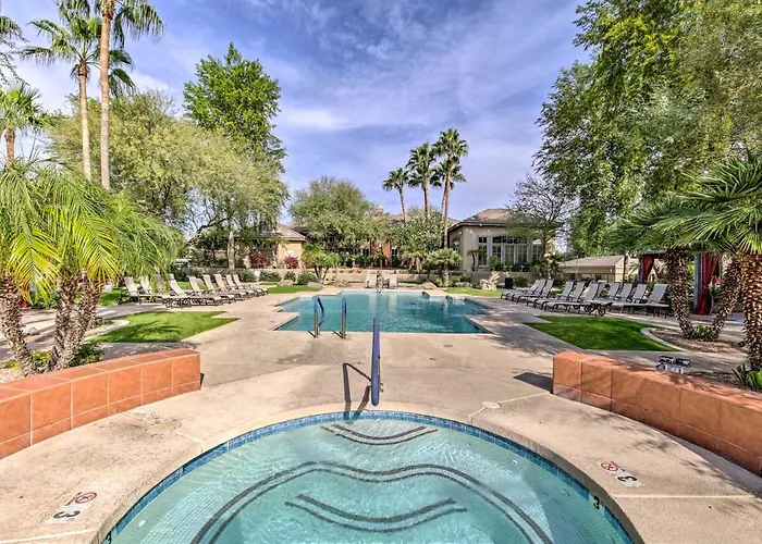 Walk To Papago Park: W/ Perks Holiday home *